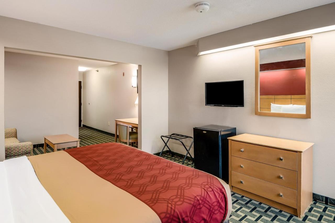 Econo Lodge Inn & Suites Peoria Illinois Bagian luar foto