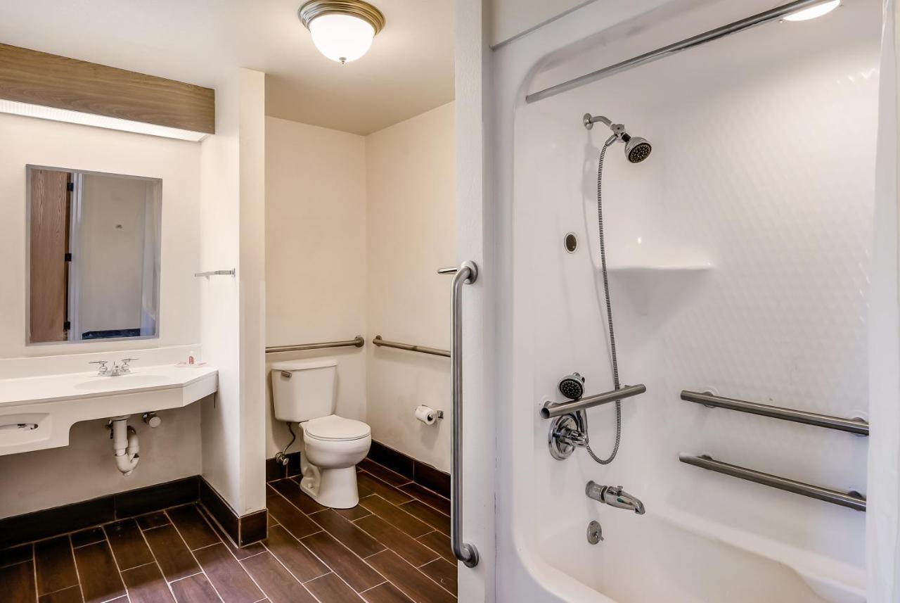 Econo Lodge Inn & Suites Peoria Illinois Bagian luar foto