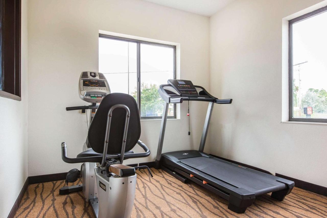Econo Lodge Inn & Suites Peoria Illinois Bagian luar foto