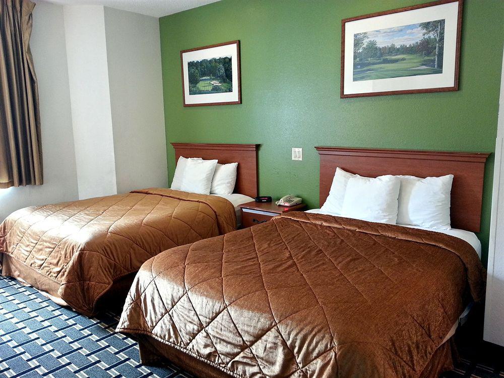 Econo Lodge Inn & Suites Peoria Illinois Bagian luar foto