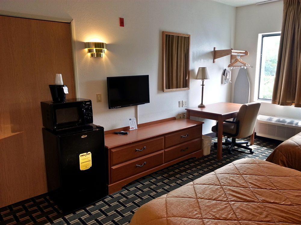 Econo Lodge Inn & Suites Peoria Illinois Bagian luar foto