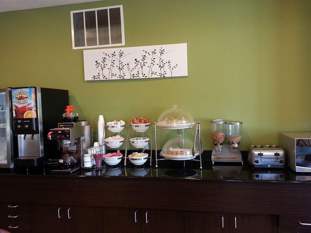 Econo Lodge Inn & Suites Peoria Illinois Bagian luar foto