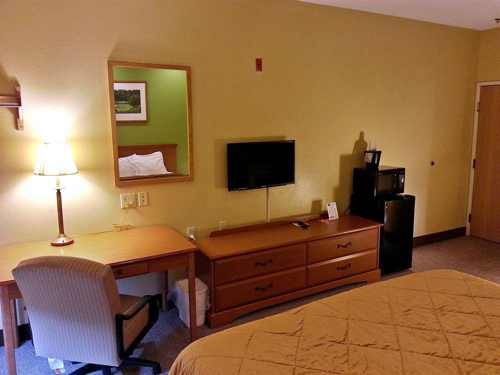 Econo Lodge Inn & Suites Peoria Illinois Bagian luar foto